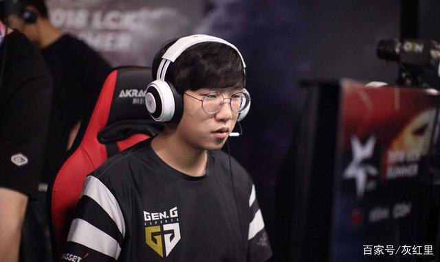 坚定的足球 坚定的足球